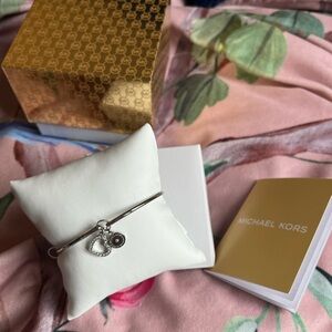 NWT MICHAEL KORS SILVER-TONE LOGO HEART HINGED BANGLE BRACELET